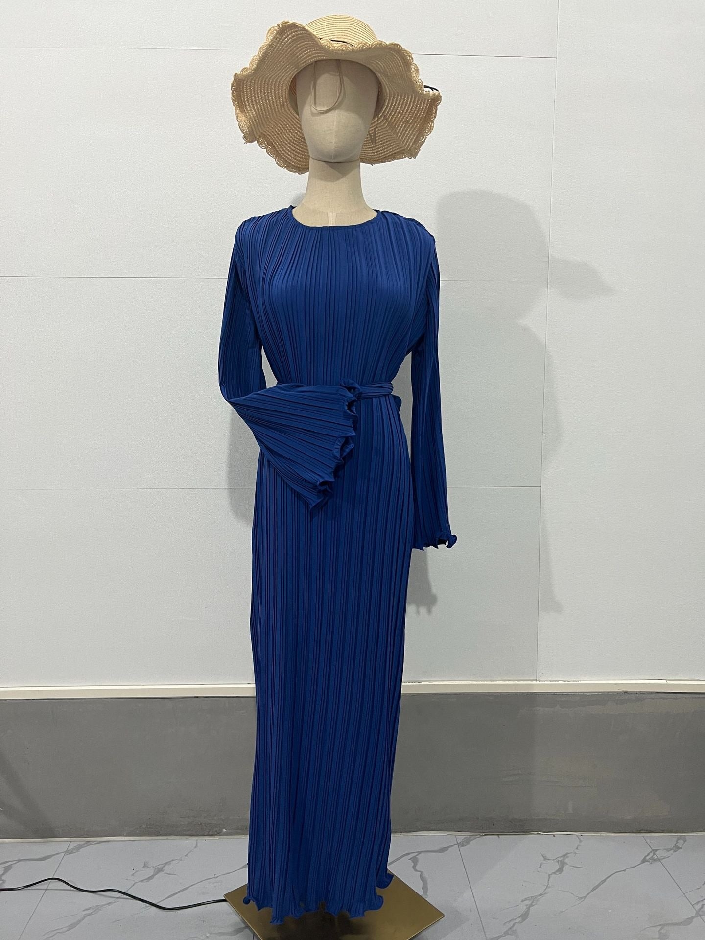 Autumn new long skirt with stylish pleated flared sleeves, medium length dress