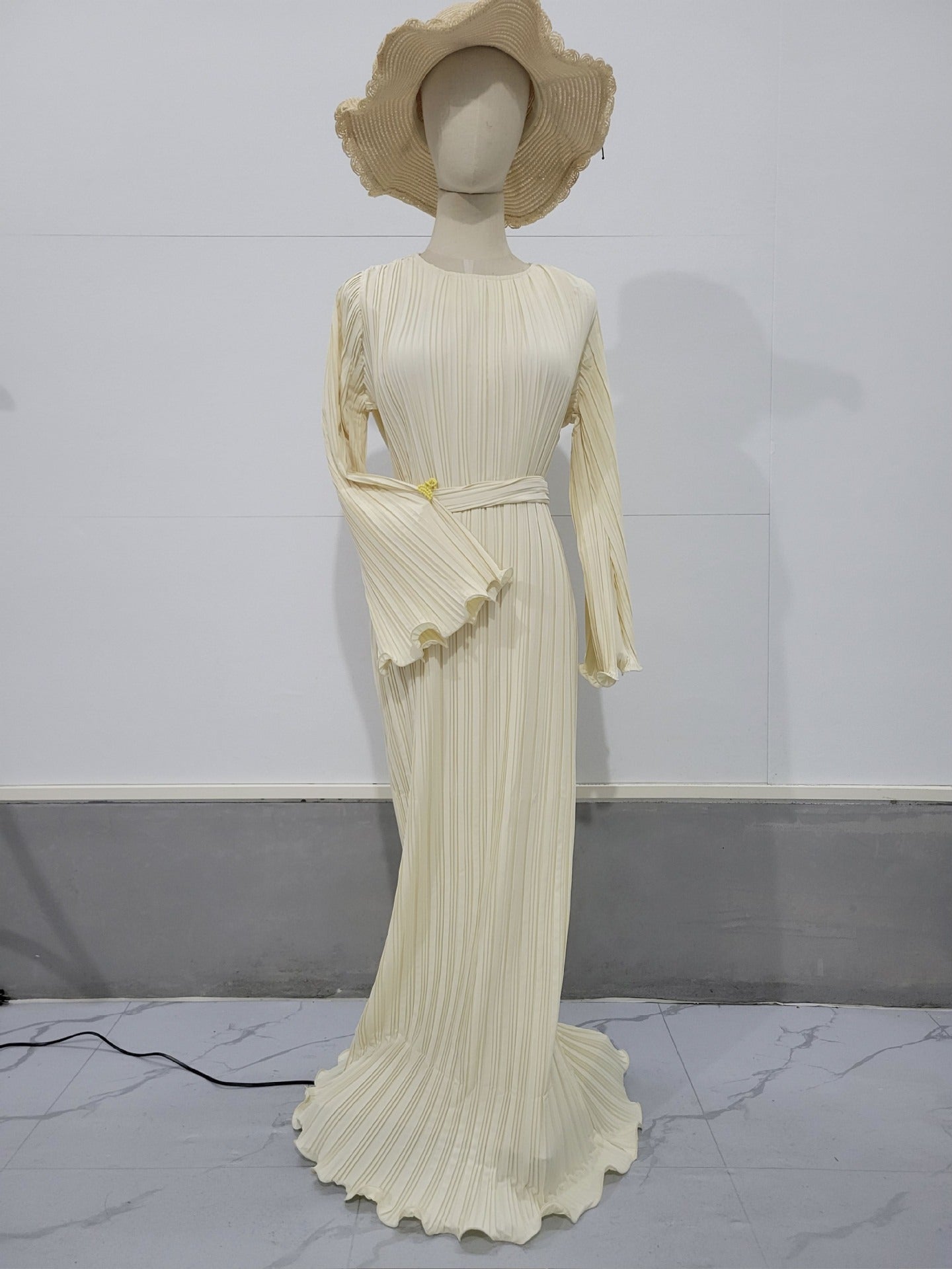 Autumn new long skirt with stylish pleated flared sleeves, medium length dress