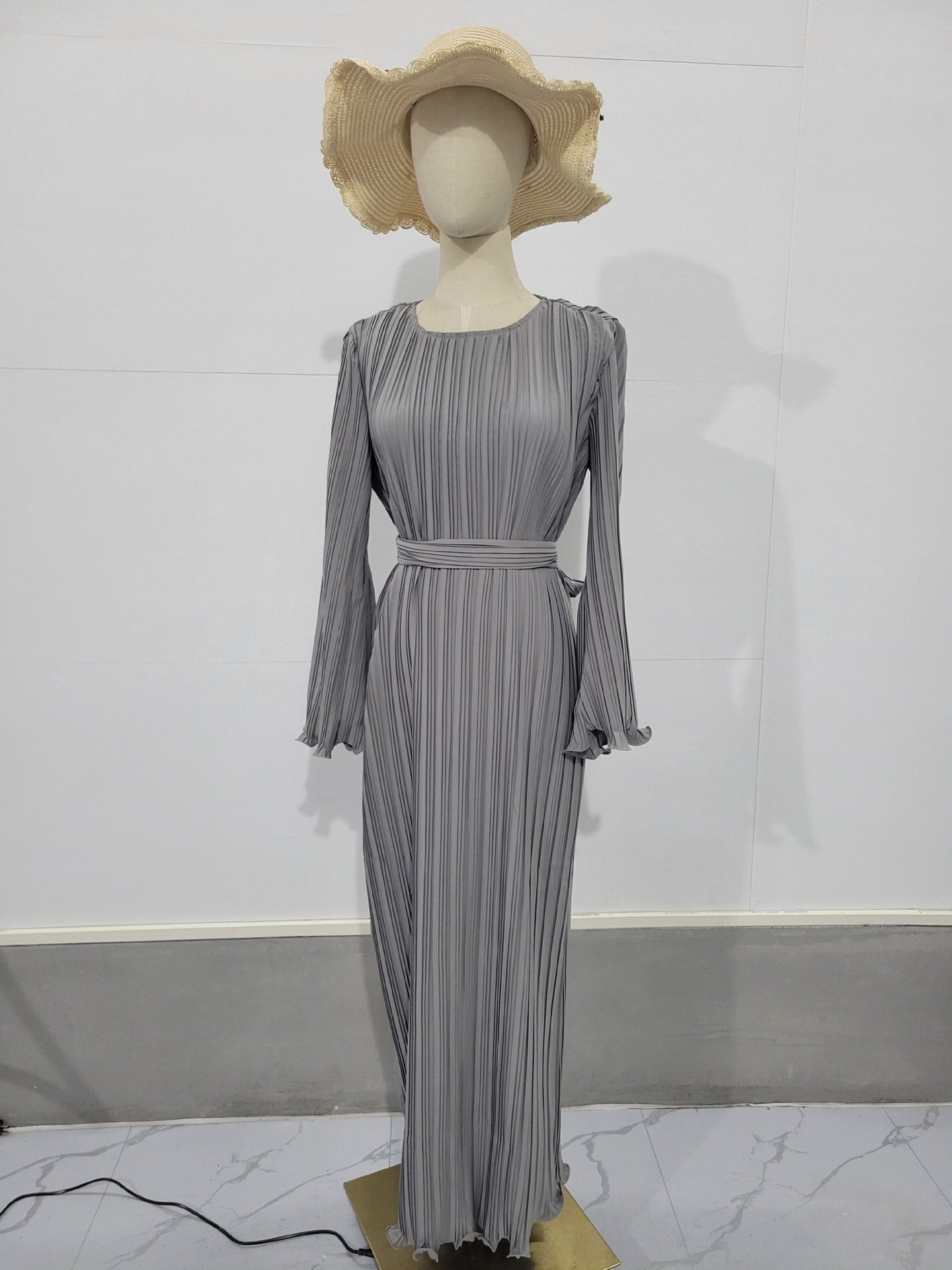 Autumn new long skirt with stylish pleated flared sleeves, medium length dress